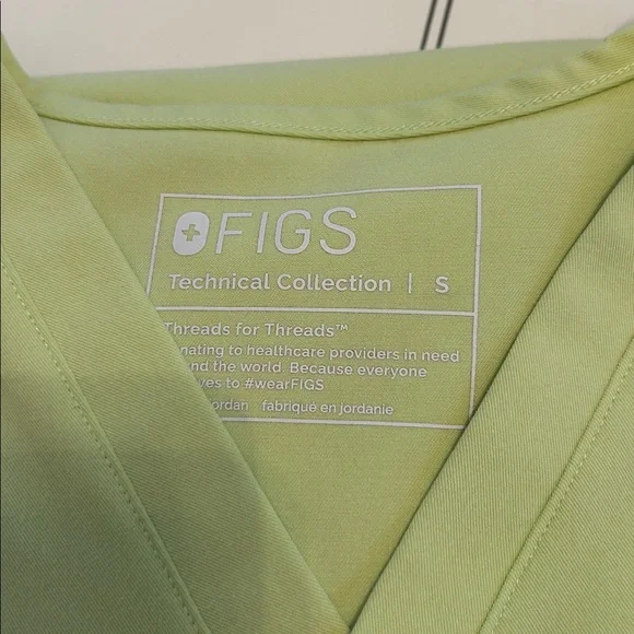 Women’s Figs scrubs top - Picture 3 of 4